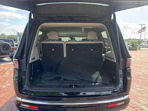 Used 2023 Jeep Wagoneer 2WD image 28