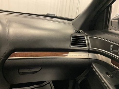 Used 2018 Ford Explorer Platinum image 27