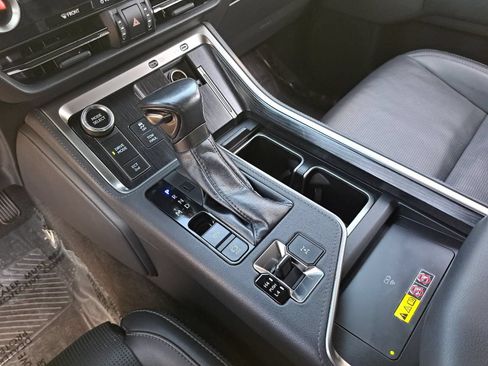 Used 2024 Lexus GX 550 w/ Accessory Package (31) AWD/4WD image 28