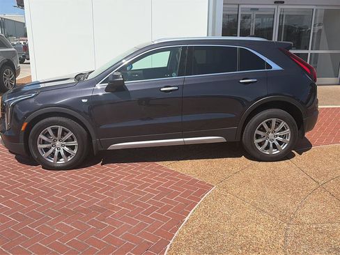 Used 2023 Cadillac XT4 Premium Luxury w/ Technology Package FWD image 3