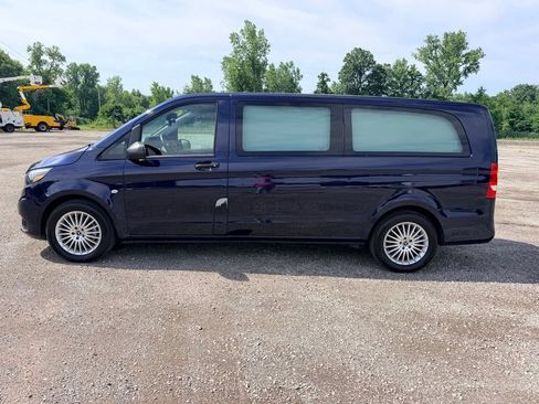 Used 2022 Mercedes-Benz Metris image 4