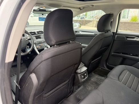 Used 2015 Ford Fusion SE FWD image 12