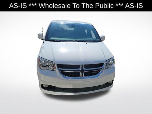 Used 2019 Dodge Grand Caravan SXT FWD image 2