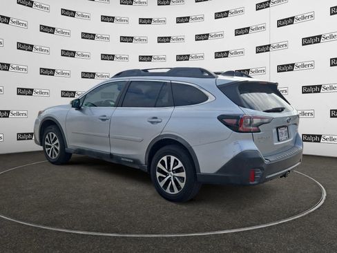 Used 2020 Subaru Outback Premium image 4