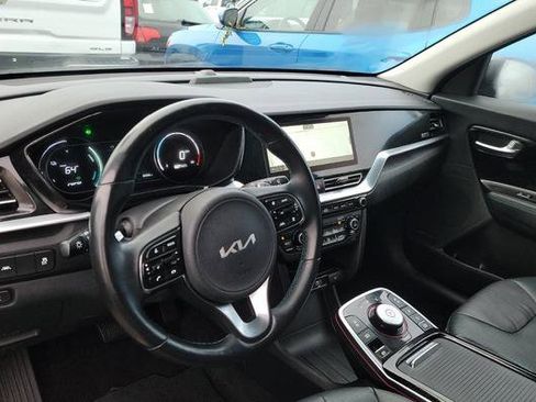 Used 2022 Kia Niro EX Premium w/ Cold Weather Package image 6