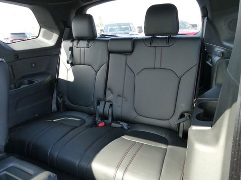 Used 2025 Honda Pilot Black Edition image 22