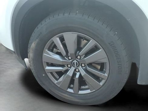 Used 2024 Nissan Pathfinder SV FWD image 16