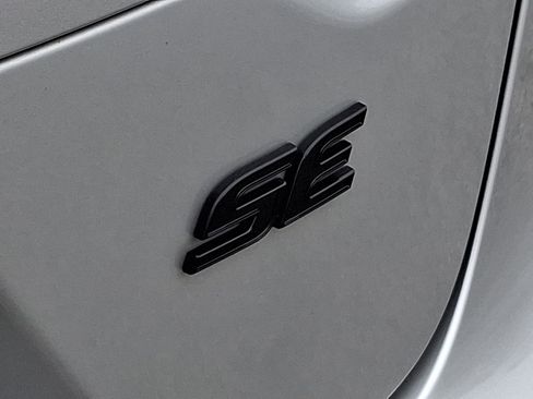 Used 2021 Toyota Corolla SE image 30