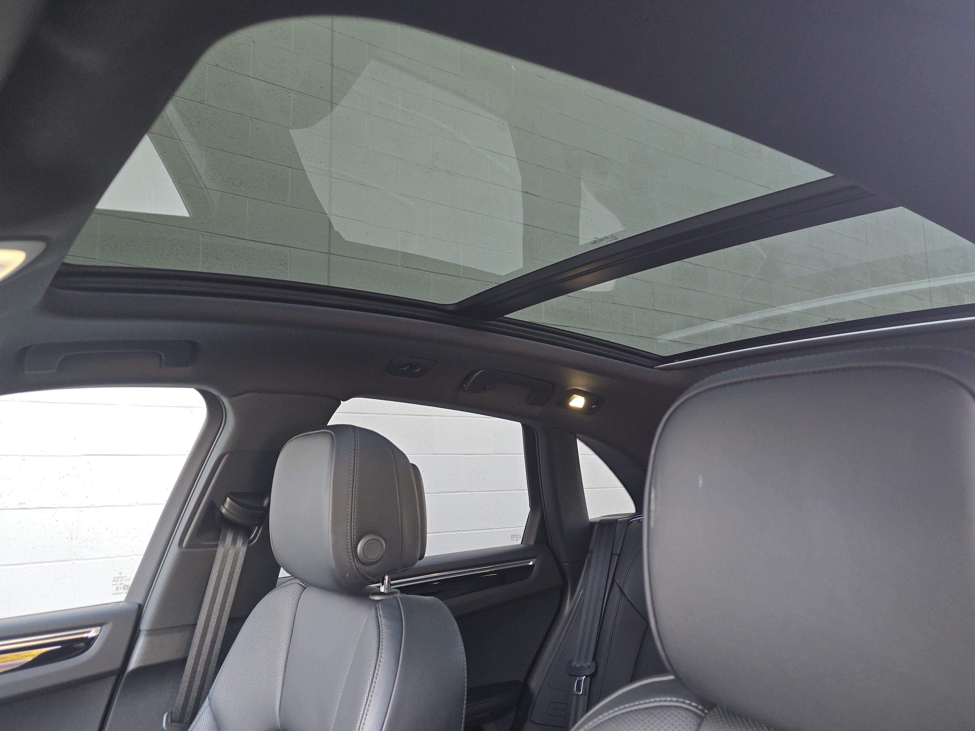 Certified 2025 Porsche Macan AWD/4WD image 13