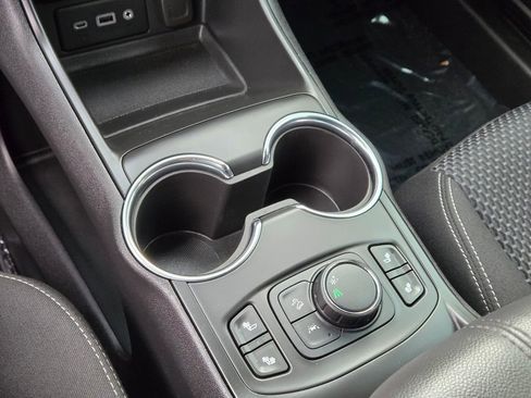 Used 2023 GMC Terrain SLE w/ Driver Convenience Package image 23