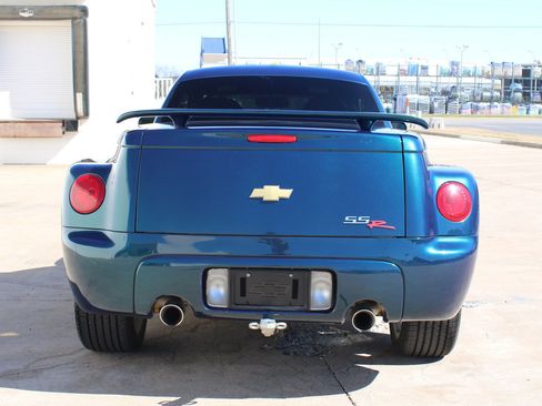Used 2005 Chevrolet SSR w/ Preferred Equipment Group image 10