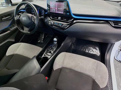 Used 2019 Toyota C-HR XLE FWD image 10