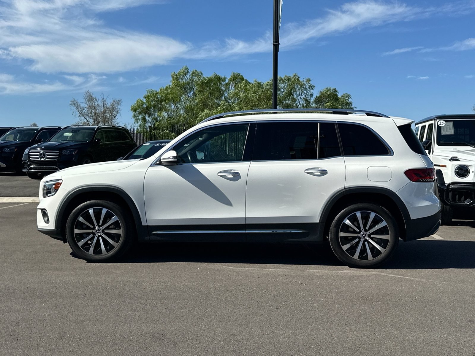 Used 2023 Mercedes-Benz GLB 250 w/ Premium Package image 6