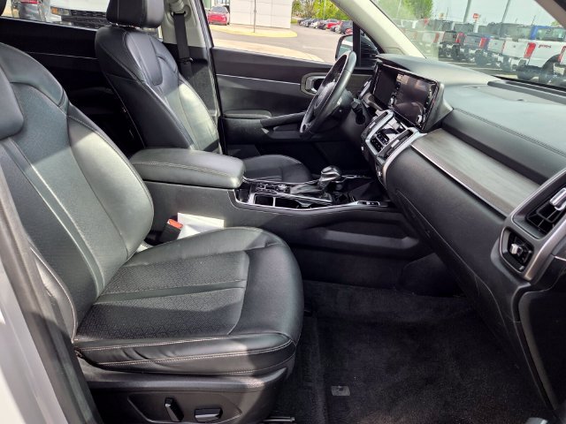 Used 2023 Kia Sorento EX w/ Panoramic Sunroof Package FWD image 13