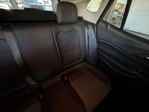 Used 2025 Chevrolet Trax LT image 41