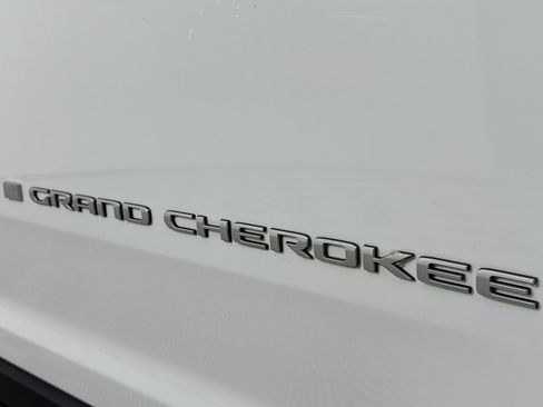 Used 2024 Jeep Grand Cherokee L Limited image 31