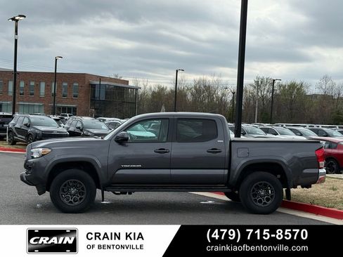 Used 2017 Toyota Tacoma SR5 w/ Tow Package image 4
