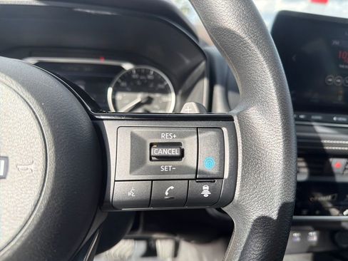 Used 2023 Nissan Rogue SV image 31