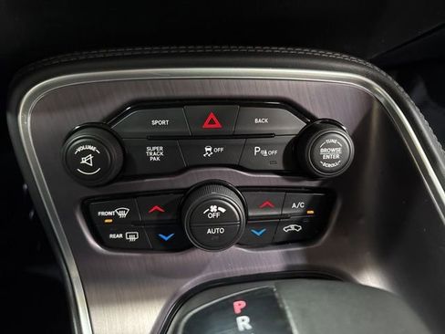 Used 2016 Dodge Challenger R/T image 19