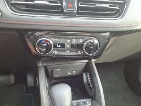 Used 2025 Chevrolet TrailBlazer RS w/ Convenience Package FWD image 11