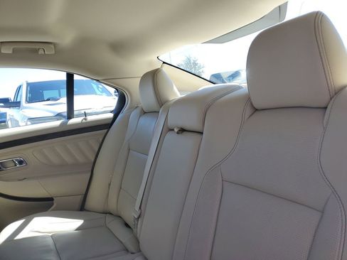 Used 2018 Ford Taurus Limited FWD image 32