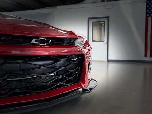 Used 2018 Chevrolet Camaro ZL1 RWD image 11