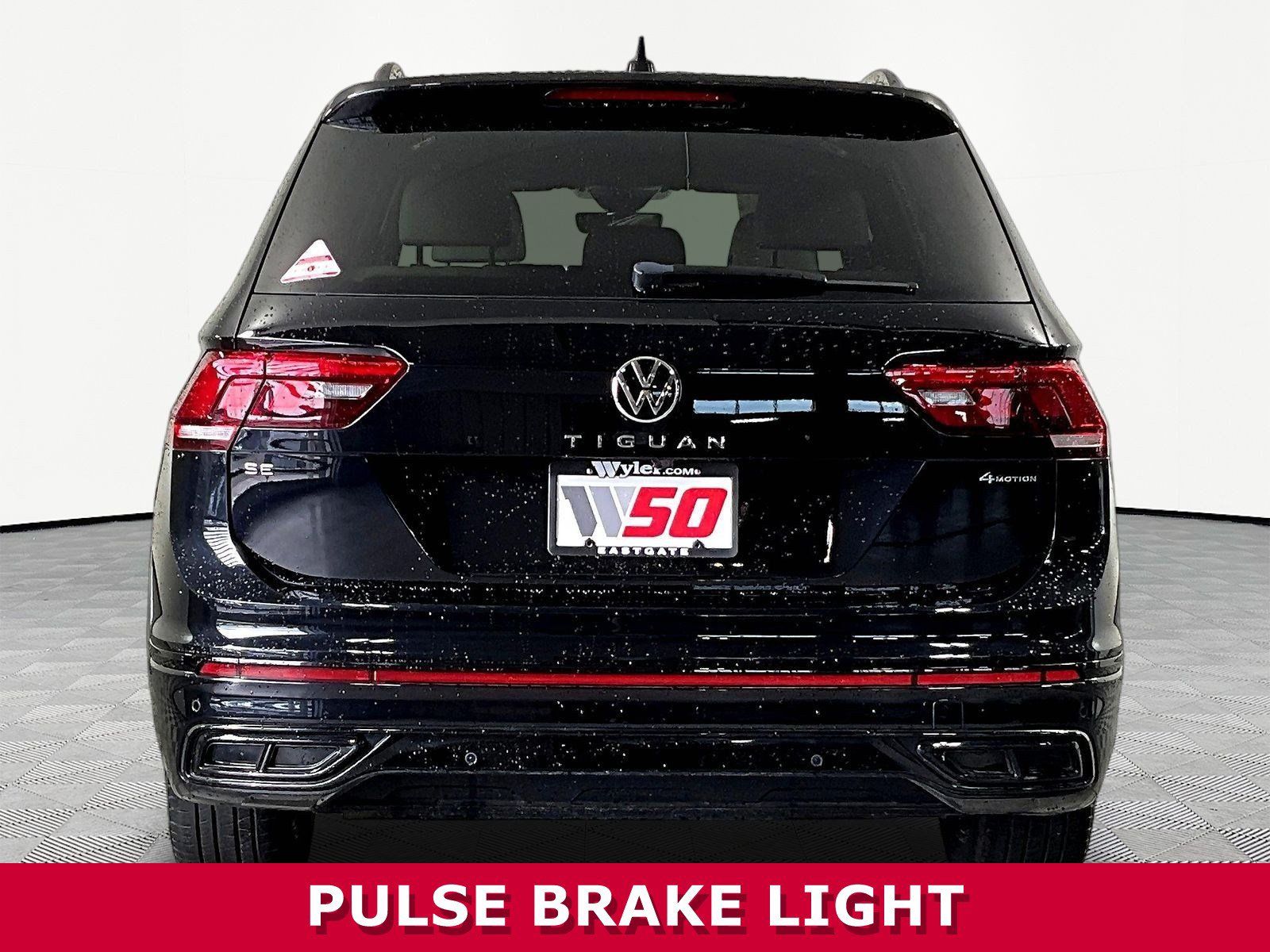 Used 2022 Volkswagen Tiguan SE R-Line AWD/4WD image 5