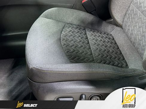 Used 2023 Chevrolet Equinox LT FWD image 18