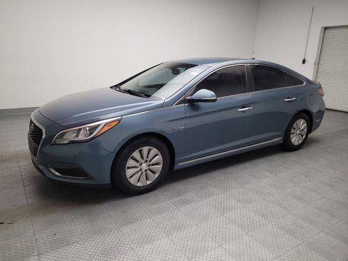 Used 2016 Hyundai Sonata SE FWD image 2