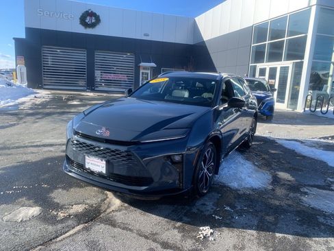 Used 2025 Toyota Crown Signia XLE image 2