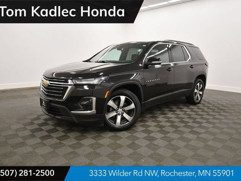 Used 2023 Chevrolet Traverse LT w/ LT Premium Package AWD/4WD image 1