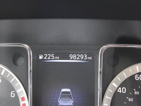 Used 2017 Nissan Titan SV image 32