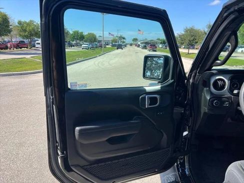 Certified 2025 Jeep Wrangler Sport AWD/4WD image 11