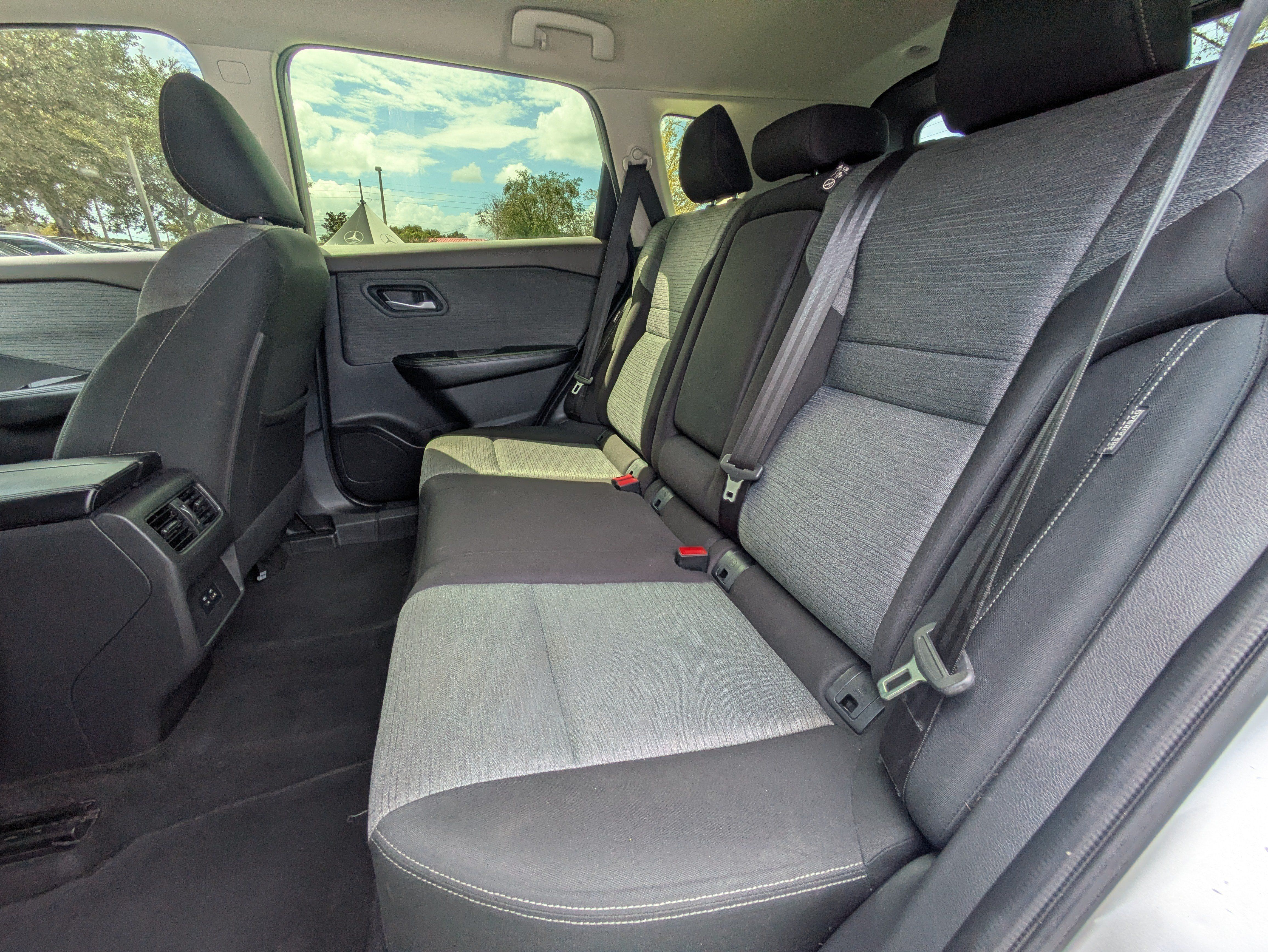 Used 2023 Nissan Rogue SV FWD image 12