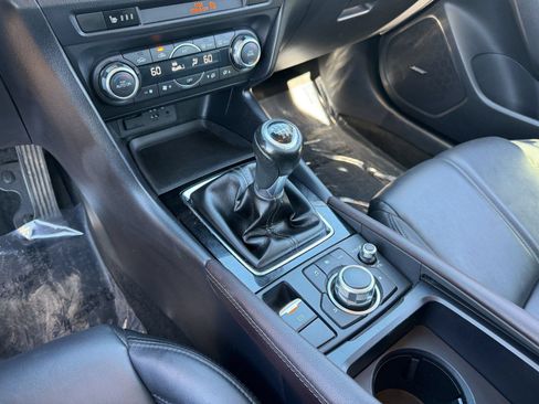 Used 2018 MAZDA MAZDA3 Touring FWD image 17