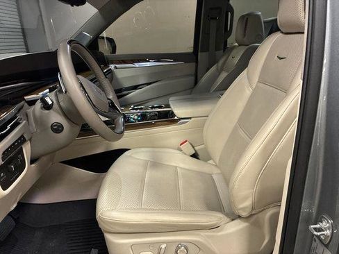 Certified 2025 Cadillac Escalade ESV Sport Platinum w/ LPO, Floor Liner Package AWD/4WD image 9