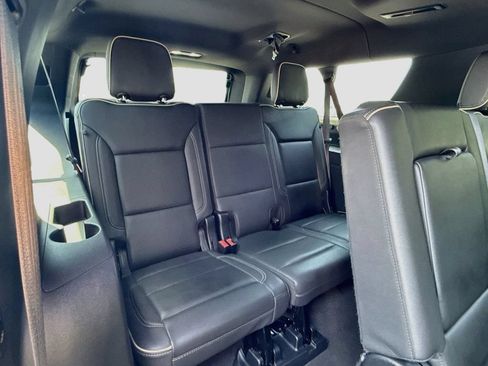 Used 2023 GMC Yukon XL SLT w/ SLT Luxury Package AWD/4WD image 32