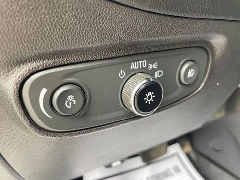 Used 2023 Chevrolet Equinox Premier image 18