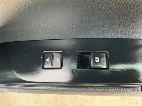 Used 2018 Toyota Camry SE FWD image 33
