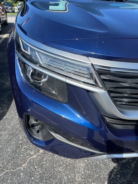 Used 2021 Kia Seltos EX AWD/4WD image 3
