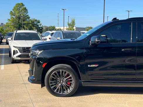 Used 2023 Cadillac Escalade V AWD/4WD image 6
