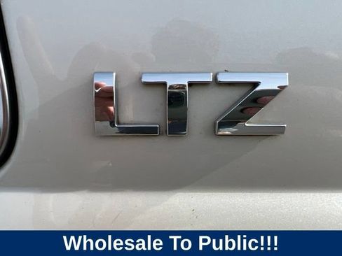 Used 2015 Chevrolet Suburban LTZ RWD image 9