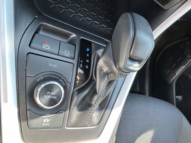 Used 2025 Toyota RAV4 LE AWD/4WD image 28