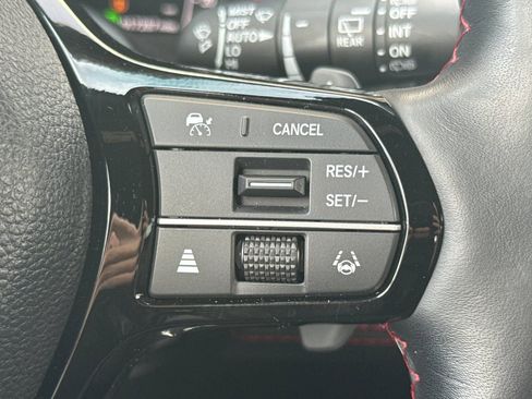 Used 2025 Honda Pilot Black Edition image 28