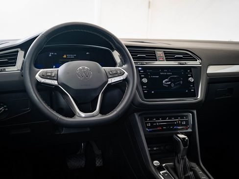 Used 2022 Volkswagen Tiguan SE image 4