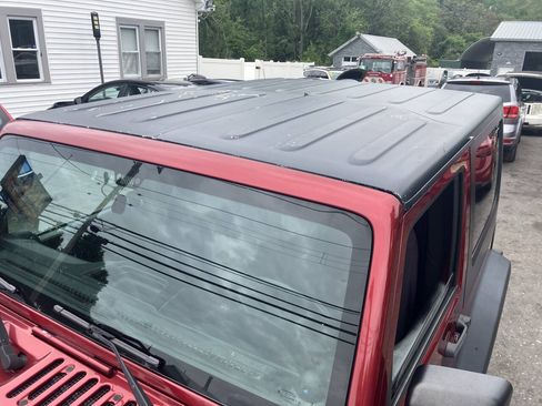 Used 2013 Jeep Wrangler Sport w/ Connectivity Group AWD/4WD image 12