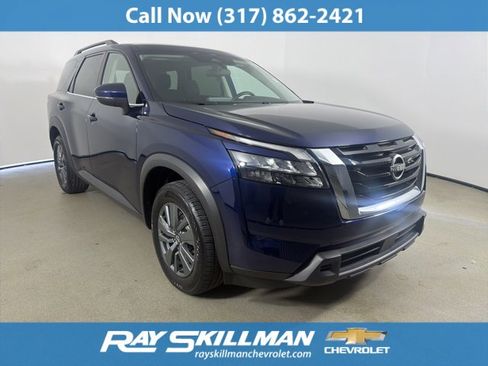 Used 2024 Nissan Pathfinder SV image 1