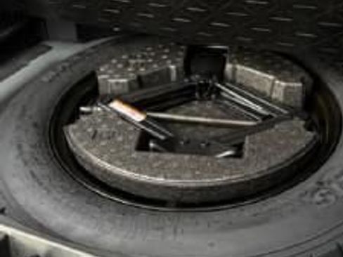 Used 2025 Toyota RAV4 XLE image 9