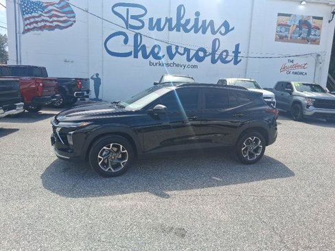 Certified 2026 Chevrolet Trax LT w/ Sunroof Package FWD image 1