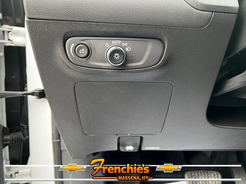 Used 2025 Buick Encore GX Preferred AWD/4WD image 10